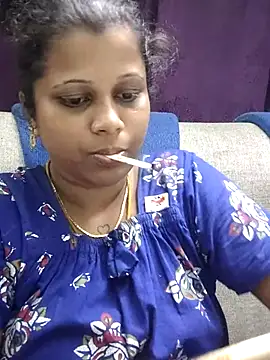 Snapshot of sweetqueen143 chatting on May 23, 2026, 5:45 pm sweetqueen143 online show from May 23, 2026, 5:45 pm