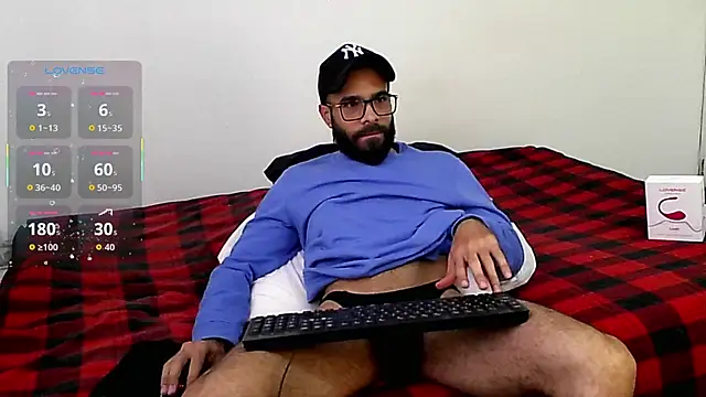 Snapshot of htrebor87 chatting on October 17, 2025, 8:21 pm htrebor87 online show from October 17, 2025, 8:21 pm