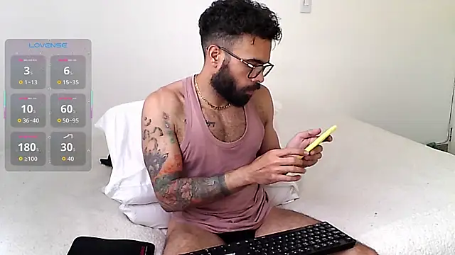 Snapshot of htrebor87 chatting on October 10, 2025, 5:58 pm htrebor87 online show from October 10, 2025, 5:58 pm