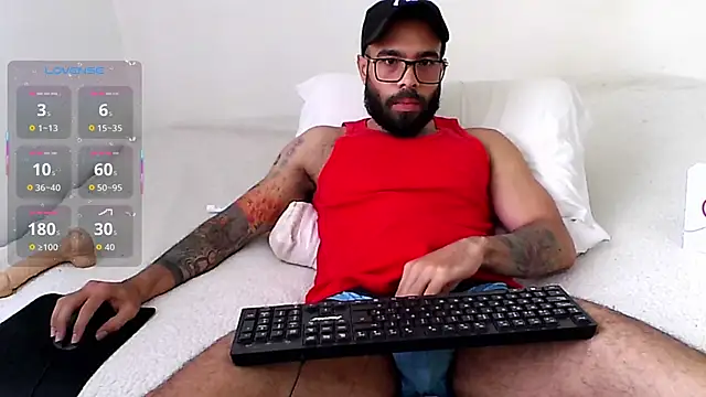 Snapshot of htrebor87 chatting on October 14, 2025, 5:13 pm htrebor87 online show from October 14, 2025, 5:13 pm