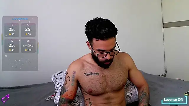 Snapshot of htrebor87 chatting on November 11, 2025, 7:41 pm htrebor87 online show from November 11, 2025, 7:41 pm