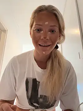 Snapshot of Bellablows chatting on October 8, 2025, 4:29 pm Bellablows online show from October 8, 2025, 4:29 pm