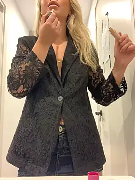 Snapshot of Bellablows chatting on October 9, 2025, 3:23 pm Bellablows online show from October 9, 2025, 3:23 pm