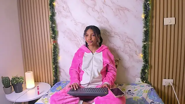 natalia blue online show from December 15, 2025, 3:23 am