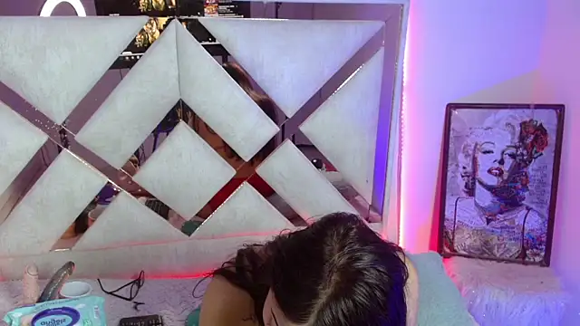 ladymooncs online show from May 27, 2026, 1:57 am