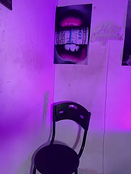 Snapshot of becca_wilsson chatting on December 16, 2025, 10:08 am becca wilsson online show from December 16, 2025, 10:08 am