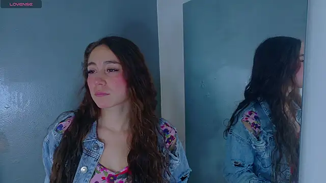 MyApril   online show from November 6, 2025, 11:25 am