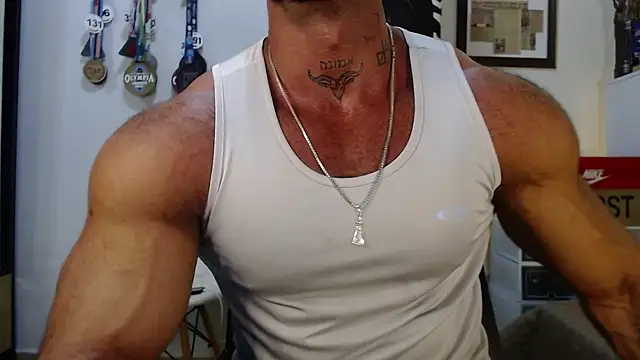 henryhadesflirt online show from April 1, 2026, 7:55 pm