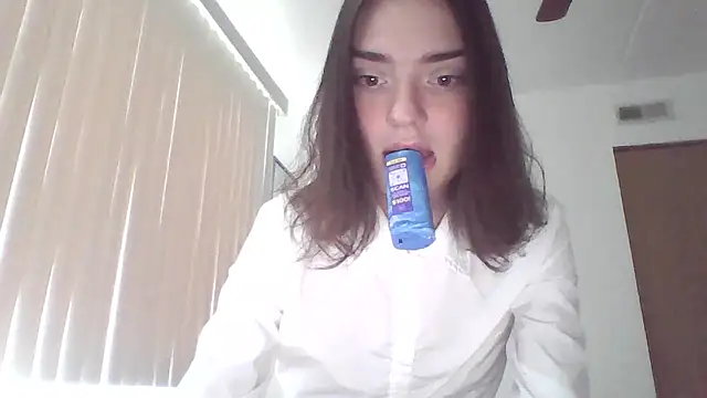 Luna Samosienko online show from October 2, 2025, 7:28 pm