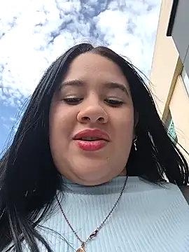 Snapshot of Cloe_27 chatting on October 7, 2025, 8:32 pm Cloe 27 online show from October 7, 2025, 8:32 pm
