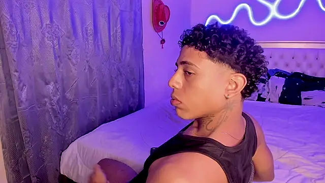 Snapshot of Glader31 chatting on October 26, 2025, 9:37 pm Glader31 online show from October 26, 2025, 9:37 pm