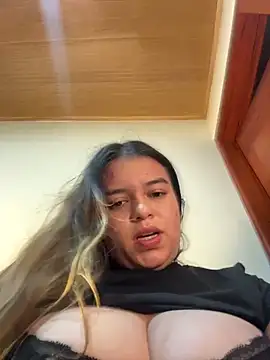 Snapshot of Aphrill chatting on February 18, 2026, 9:55 pm Aphrill online show from February 18, 2026, 9:55 pm