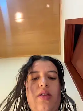 Snapshot of Aphrill chatting on February 20, 2026, 12:29 am Aphrill online show from February 20, 2026, 12:29 am