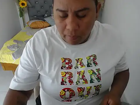 hotlesby valery online show from February 13, 2026, 12:05 pm