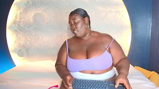 Snapshot of CarolinaGomez_ chatting on November 19, 2025, 7:14 pm CarolinaGomez online show from November 19, 2025, 7:14 pm