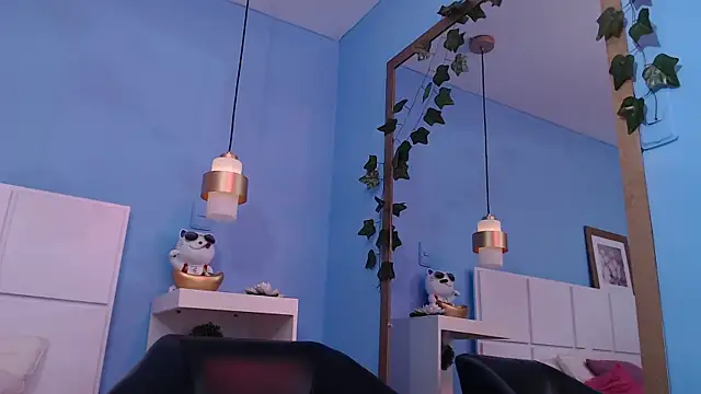 PenelopeBond online show from October 11, 2025, 1:01 pm