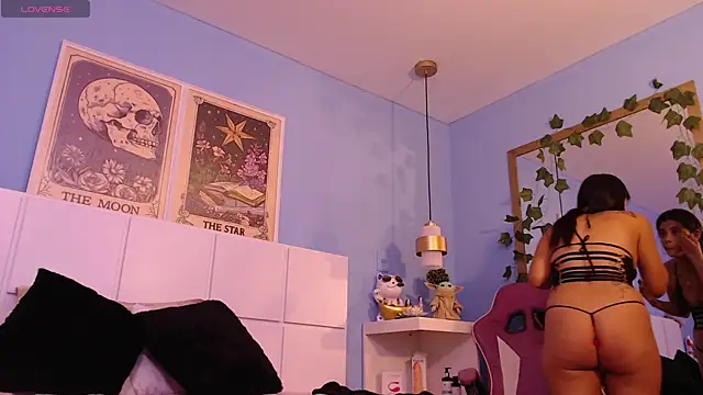 PenelopeBond online show from November 24, 2025, 4:01 am