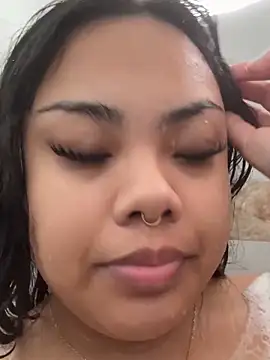 Snapshot of kiaradanielaxx chatting on November 16, 2025, 8:35 pm kiaradanielaxx online show from November 16, 2025, 8:35 pm