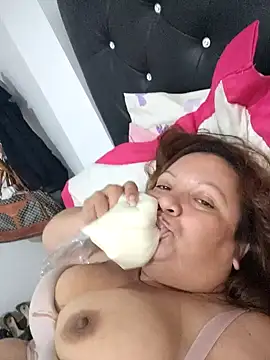 Snapshot of SachaFire chatting on October 3, 2025, 11:06 pm SachaFire online show from October 3, 2025, 11:06 pm