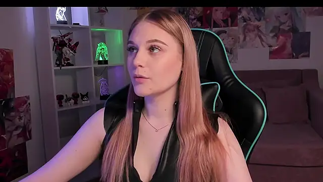 Snapshot of AriaWell chatting on November 17, 2025, 6:12 pm AriaWell online show from November 17, 2025, 6:12 pm