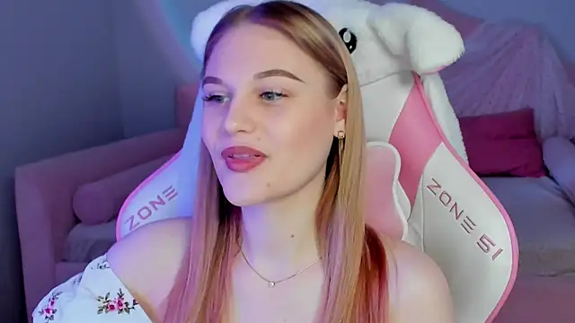 Snapshot of AriaWell chatting on November 25, 2025, 5:46 pm AriaWell online show from November 25, 2025, 5:46 pm