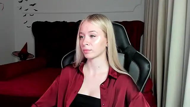 MiaGraces online show from October 27, 2025, 6:42 pm