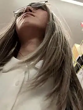 takusaki223 online show from April 14, 2026, 4:28 am