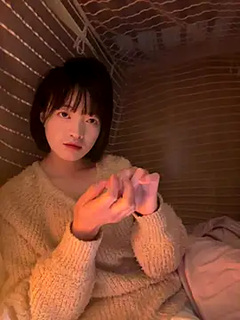 Snapshot of Tramy_xx chatting on October 14, 2025, 2:12 am Tramy xx online show from October 14, 2025, 2:12 am