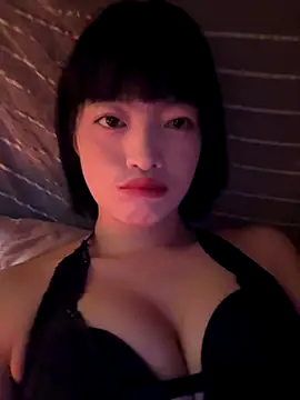 Snapshot of Tramy_xx chatting on October 30, 2025, 2:10 am Tramy xx online show from October 30, 2025, 2:10 am