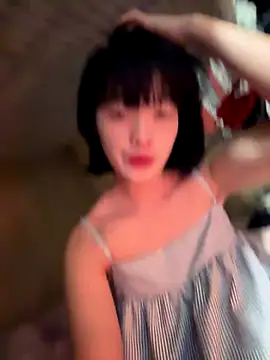 Snapshot of Tramy_xx chatting on October 23, 2025, 6:12 am Tramy xx online show from October 23, 2025, 6:12 am