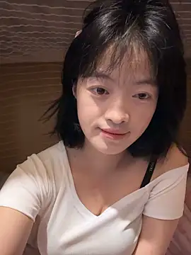 Snapshot of Tramy_xx chatting on October 2, 2025, 8:50 am Tramy xx online show from October 2, 2025, 8:50 am