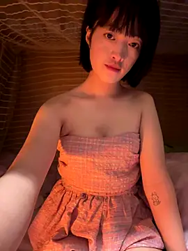 Snapshot of Tramy_xx chatting on October 12, 2025, 2:07 pm Tramy xx online show from October 12, 2025, 2:07 pm