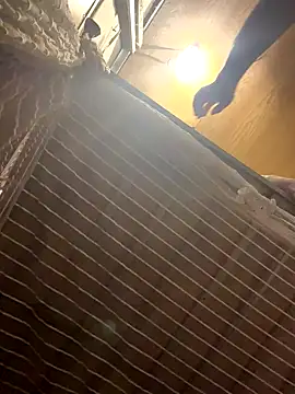 Snapshot of Tramy_xx chatting on October 31, 2025, 12:29 am Tramy xx online show from October 31, 2025, 12:29 am