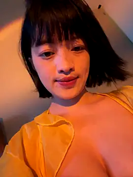 Snapshot of Tramy_xx chatting on November 1, 2025, 2:18 am Tramy xx online show from November 1, 2025, 2:18 am