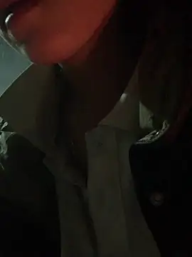 Snapshot of Halyy_xx chatting on March 4, 2026, 1:30 pm Halyy xx online show from March 4, 2026, 1:30 pm