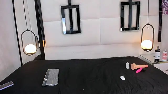 SerenaWild1 online show from November 15, 2025, 4:49 am