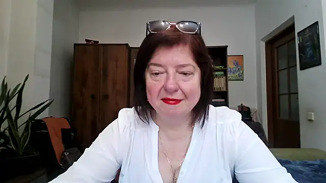 Snapshot of Violet_Pulse chatting on April 18, 2026, 8:49 am Violet Pulse online show from April 18, 2026, 8:49 am