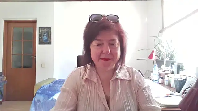 Snapshot of Violet_Pulse chatting on April 20, 2026, 6:49 am Violet Pulse online show from April 20, 2026, 6:49 am