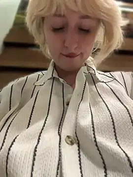 RonnieKiss online show from May 24, 2026, 8:36 am