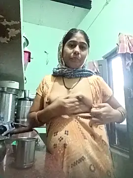 Cute-Charvii online show from April 1, 2026, 1:19 am