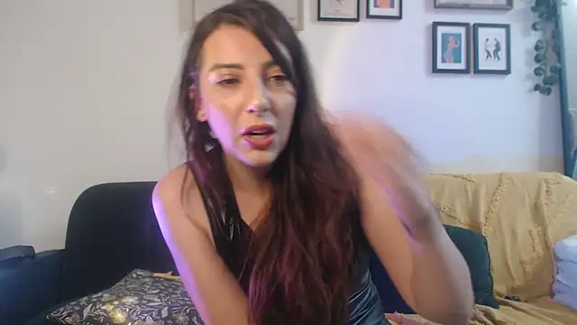 LolaHoop online show from September 19, 2025, 4:11 pm