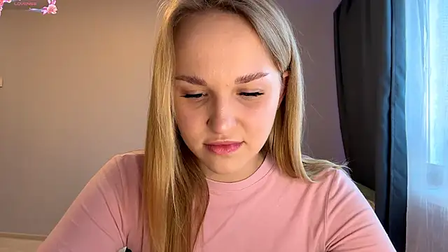 Snapshot of TanekaBoitel chatting on November 22, 2025, 12:15 pm TanekaBoitel online show from November 22, 2025, 12:15 pm