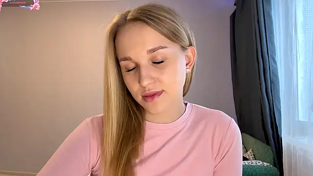 Snapshot of TanekaBoitel chatting on November 27, 2025, 12:16 pm TanekaBoitel online show from November 27, 2025, 12:16 pm