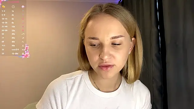 Snapshot of TanekaBoitel chatting on October 13, 2025, 10:39 am TanekaBoitel online show from October 13, 2025, 10:39 am