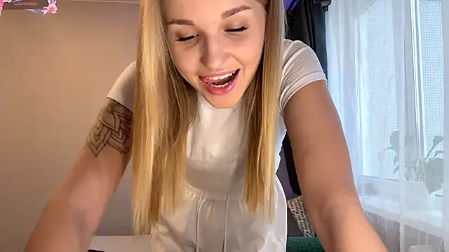 Snapshot of TanekaBoitel chatting on November 26, 2025, 11:32 am TanekaBoitel online show from November 26, 2025, 11:32 am