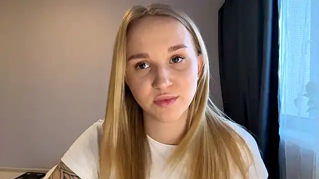 Snapshot of TanekaBoitel chatting on November 18, 2025, 11:35 am TanekaBoitel online show from November 18, 2025, 11:35 am