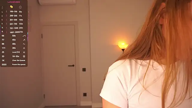 Snapshot of AdrianaCoenen chatting on October 9, 2025, 6:52 pm AdrianaCoenen online show from October 9, 2025, 6:52 pm