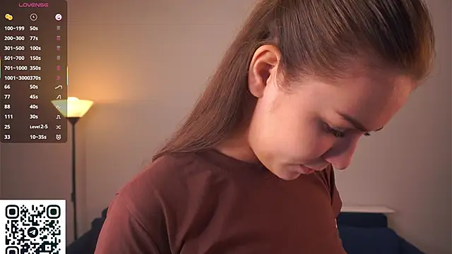 Snapshot of AdrianaCoenen chatting on October 28, 2025, 5:12 pm AdrianaCoenen online show from October 28, 2025, 5:12 pm