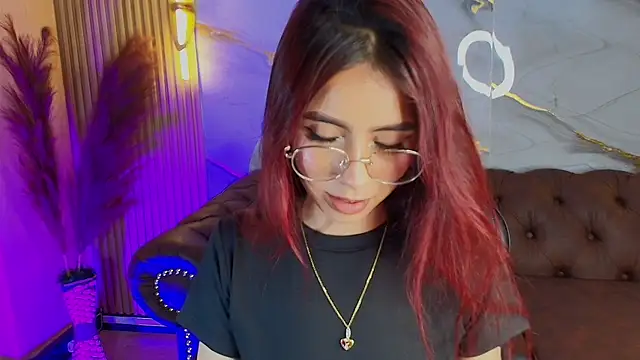 Snapshot of mia_tf chatting on October 31, 2025, 2:24 pm mia tf online show from October 31, 2025, 2:24 pm