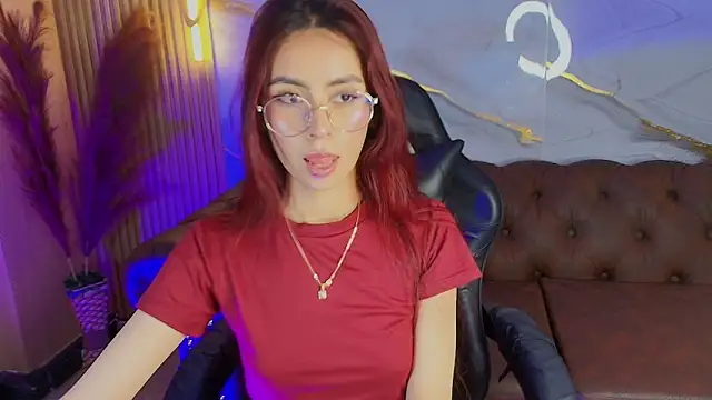 Snapshot of mia_tf chatting on October 18, 2025, 1:35 pm mia tf online show from October 18, 2025, 1:35 pm